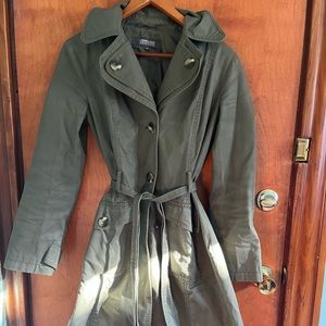 Chic fitting Kenneth Cole Reaction army green  trench coat size M